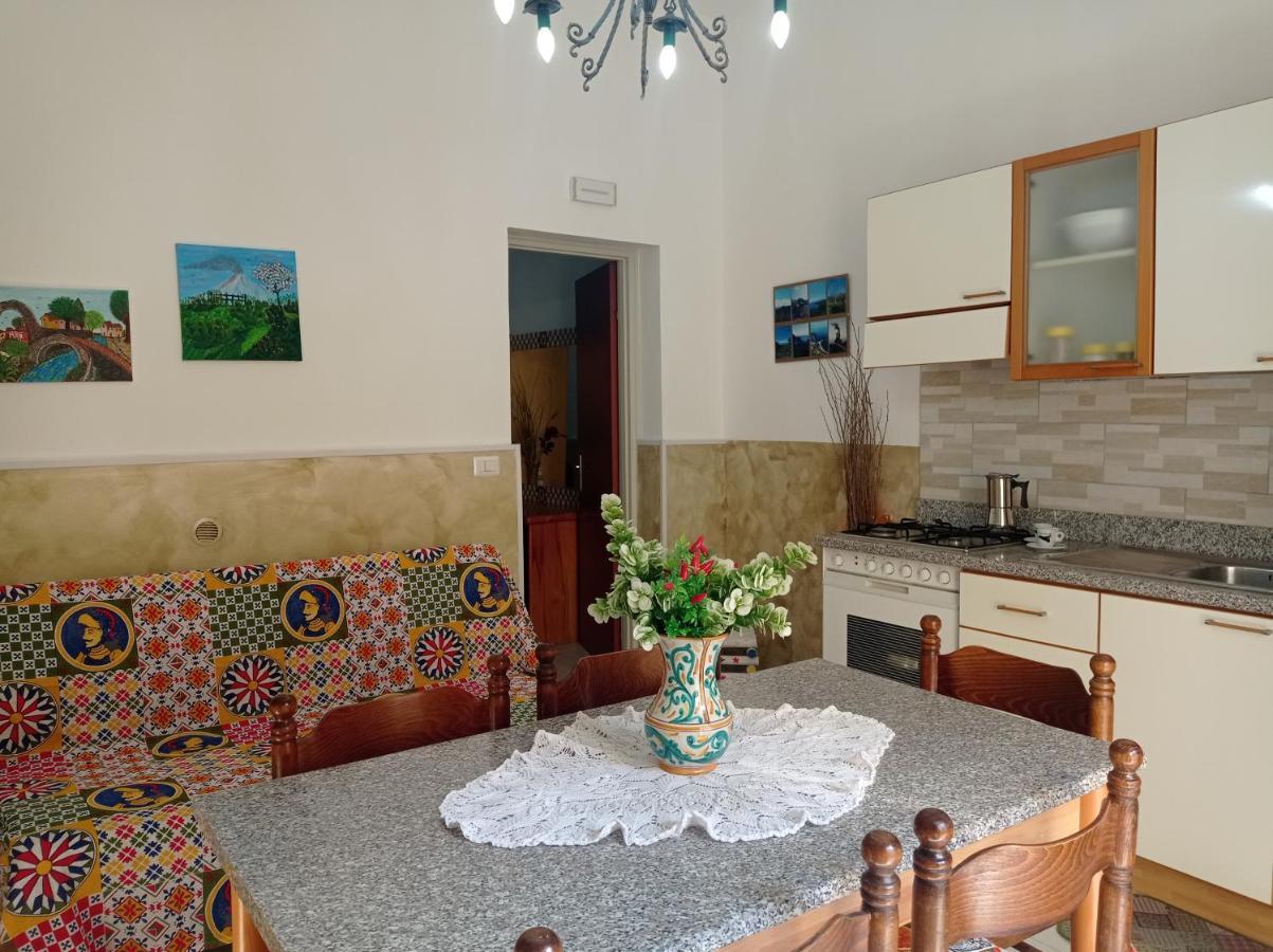 Mary Home - Casa Vacanza Taormina Buitenkant foto